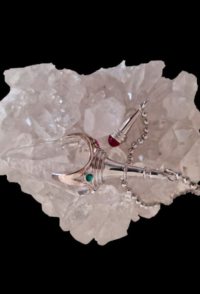 Article : Grappe cristal de roche sert à purifier, nettoyer et recharger votre pendule, Entretenir son pendule en cristal naturelle.